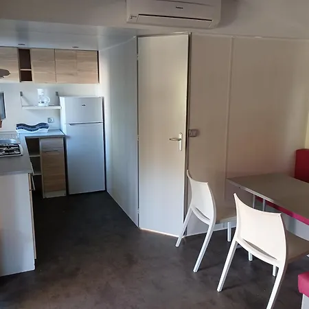 Paradis Des Dombes キャンプ場 3*