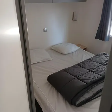 キャンプ場 Paradis Des Dombes 3*