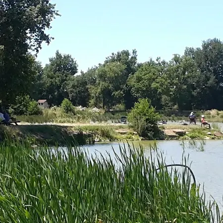 Paradis Des Dombes キャンプ場